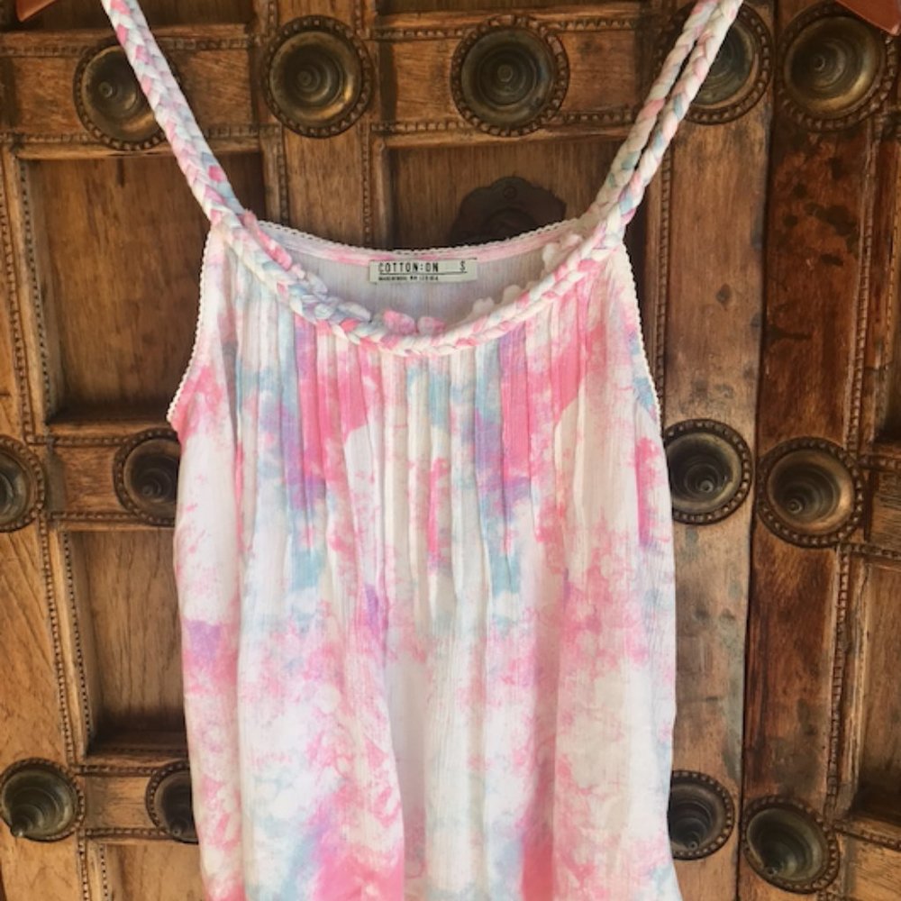 COTTON ON, floral tank top size Small.